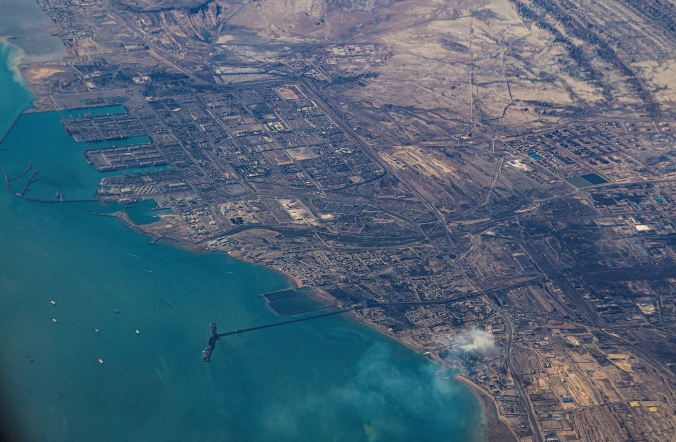 Iraq's Oil Output Plummets Amid Strait of Hormuz Blockade