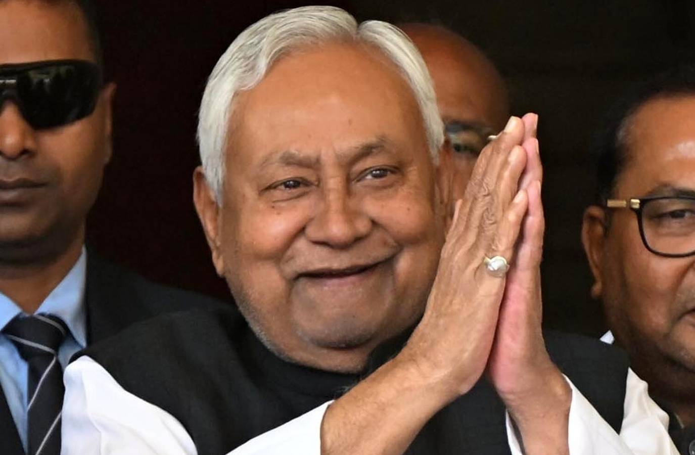 Nitish Kumar Pledges Cooperation as He Prepares to Leave Bihar CM Post
