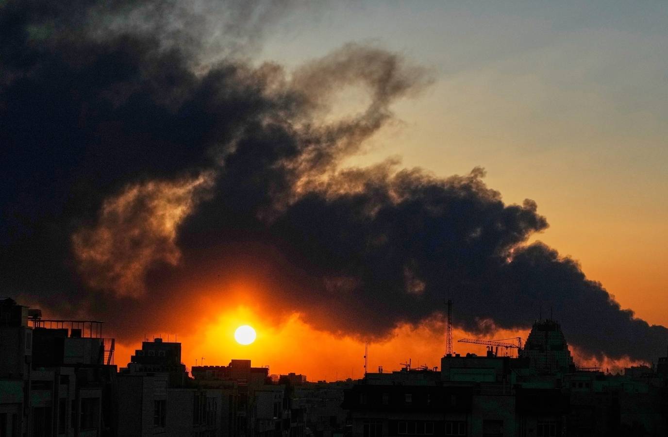 Middle East Conflict Escalates: US, Israel, Iran Engage in Widespread Strikes