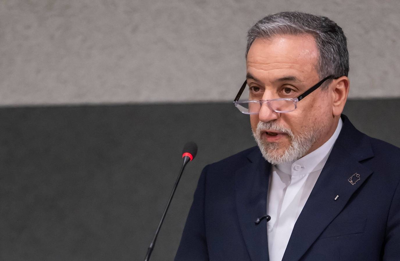 Iran Defiant: 'We're Waiting' for US Ground Invasion, Rejects Ceasefire Talks