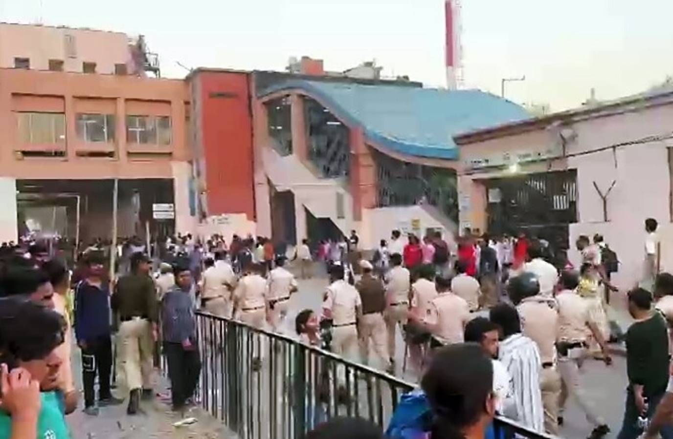 Uttam Nagar Protests: Vehicles Burnt, Roads Blocked After Man Beaten to Death on Holi