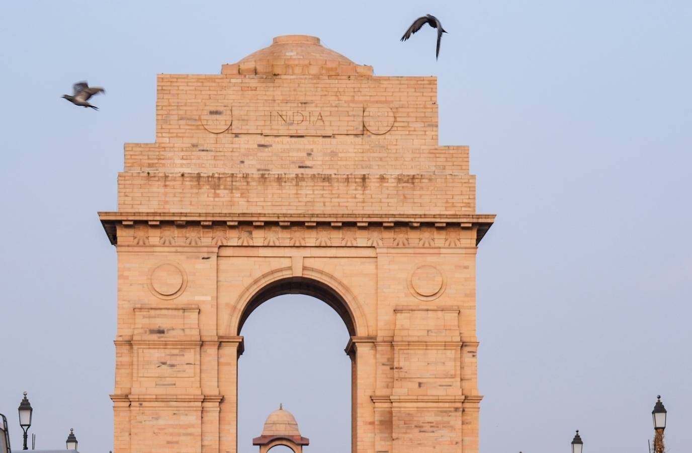 Delhi Sizzles at 34.4°C, AQI Remains Moderate