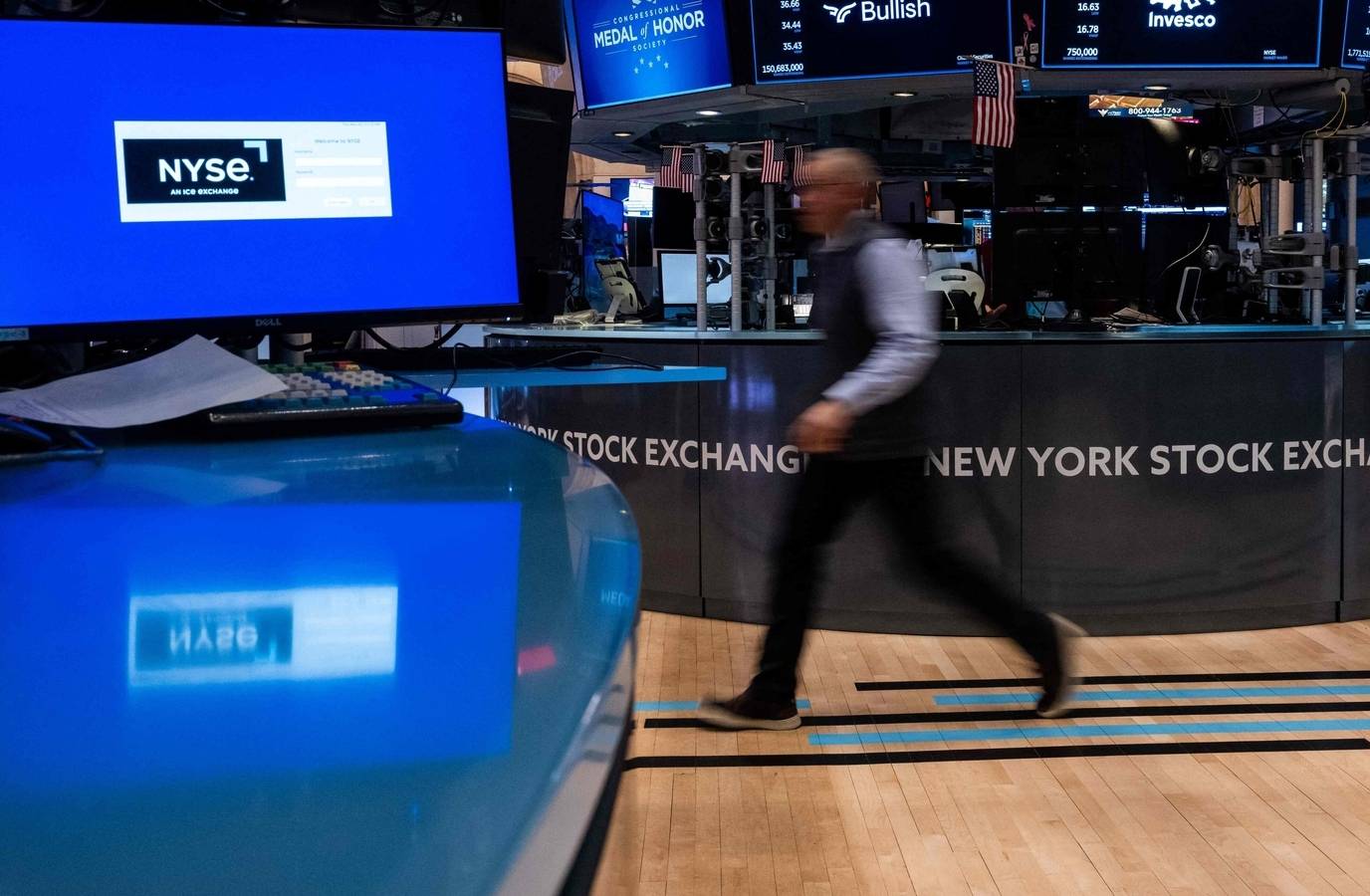 Dow Plunges 900 as Oil Prices Soar to 2-Year High Amid Iran-US Tensions