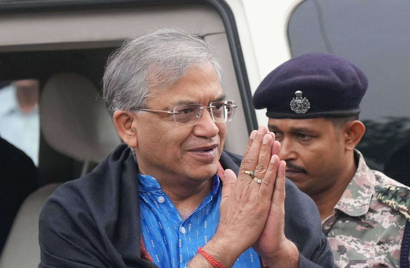 Black Flags Wave as CEC Visits Kolkata Temple Amid Election Tensions