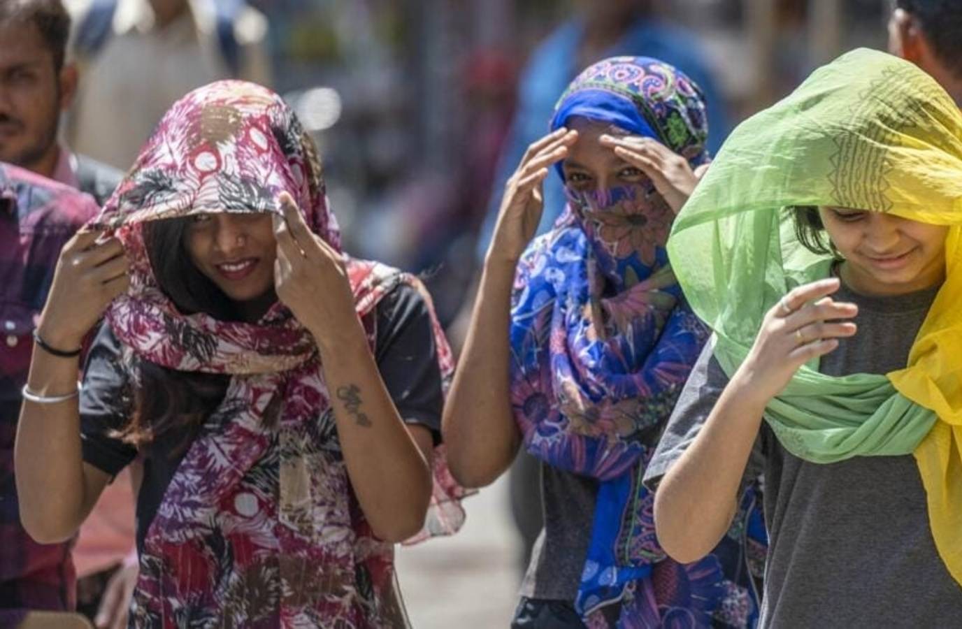 India Braces for Sweltering Heat and Thunderstorms