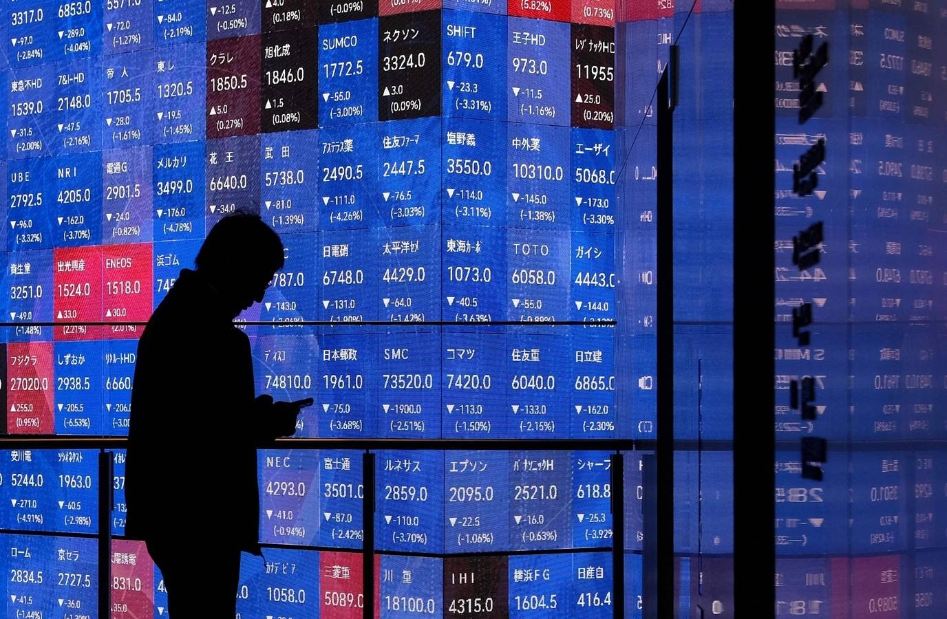 Oil Prices Soar Amid Escalating US-Israel-Iran War, Global Markets Tumble