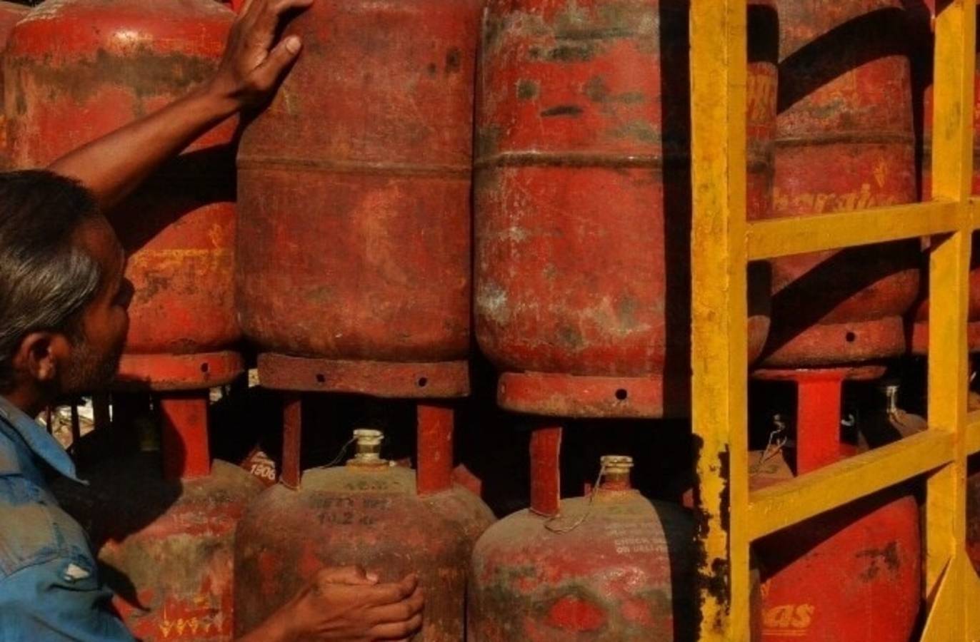 India Invokes Essential Commodities Act Amid Global Energy Crisis