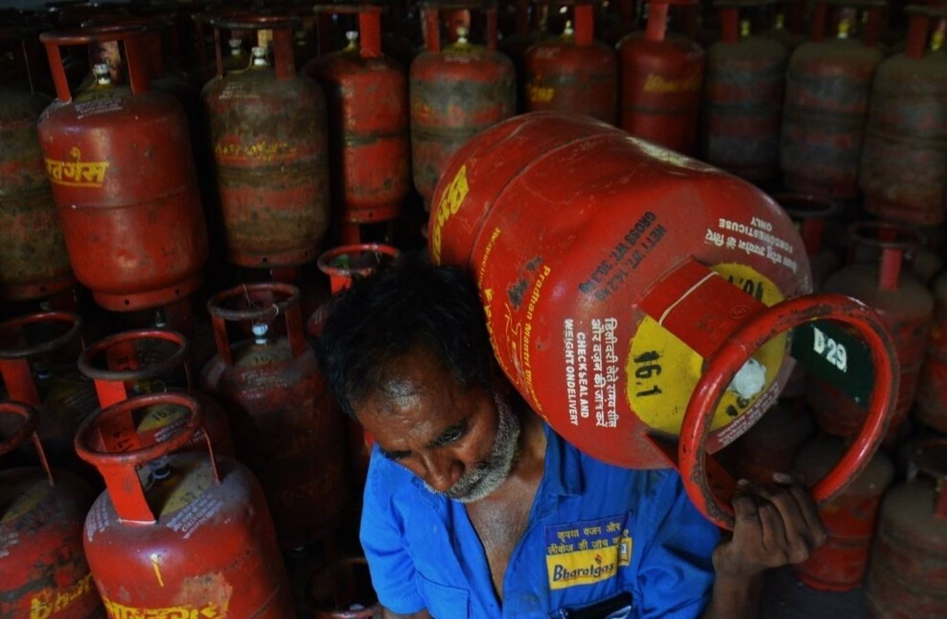 India Extends LPG Booking Period to 25 Days to Prevent Hoarding