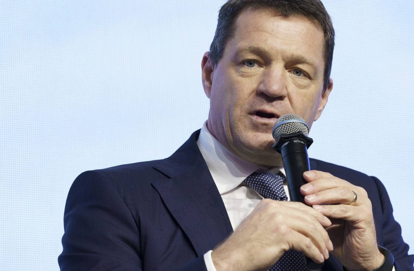 IndiGo CEO Resigns Amid Crisis, Co-Founder Rahul Bhatia Takes Charge