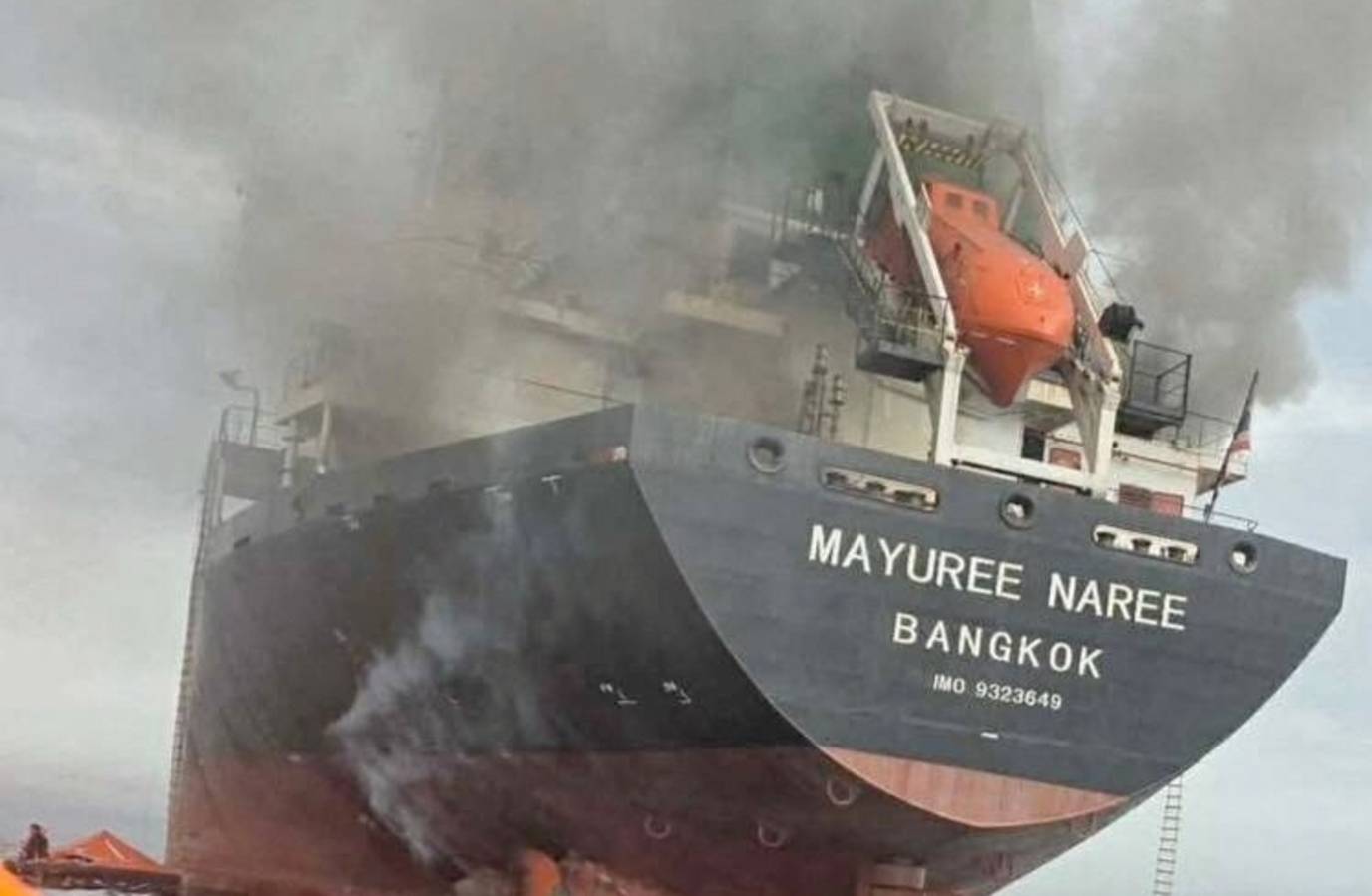 Thai Ship Attacked in Hormuz Strait, 3 Crew Trapped