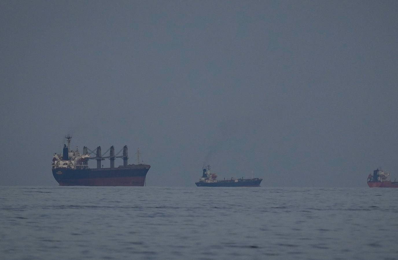 India's Ships Safely Transit Hormuz Amid Iran-US Tensions