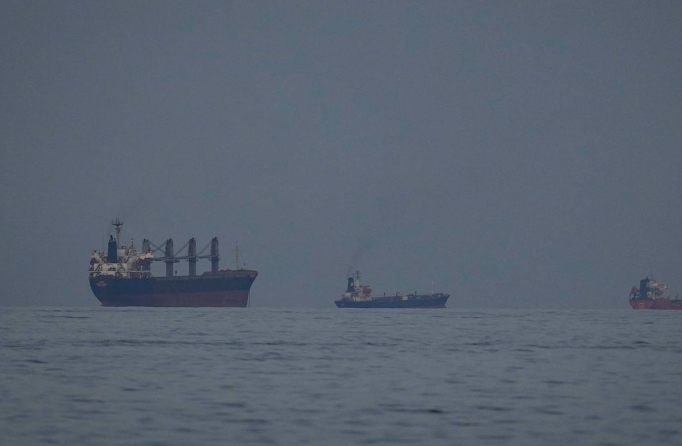 India Braces for LPG Crisis Amid Strait of Hormuz Tensions