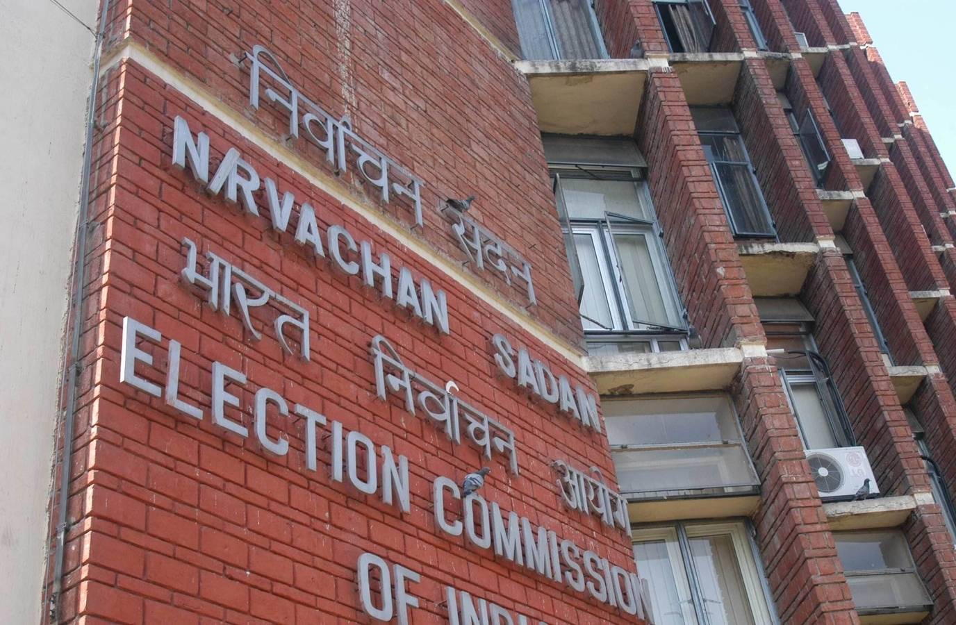 EC Takes Control of Security Forces in Bengal Polls