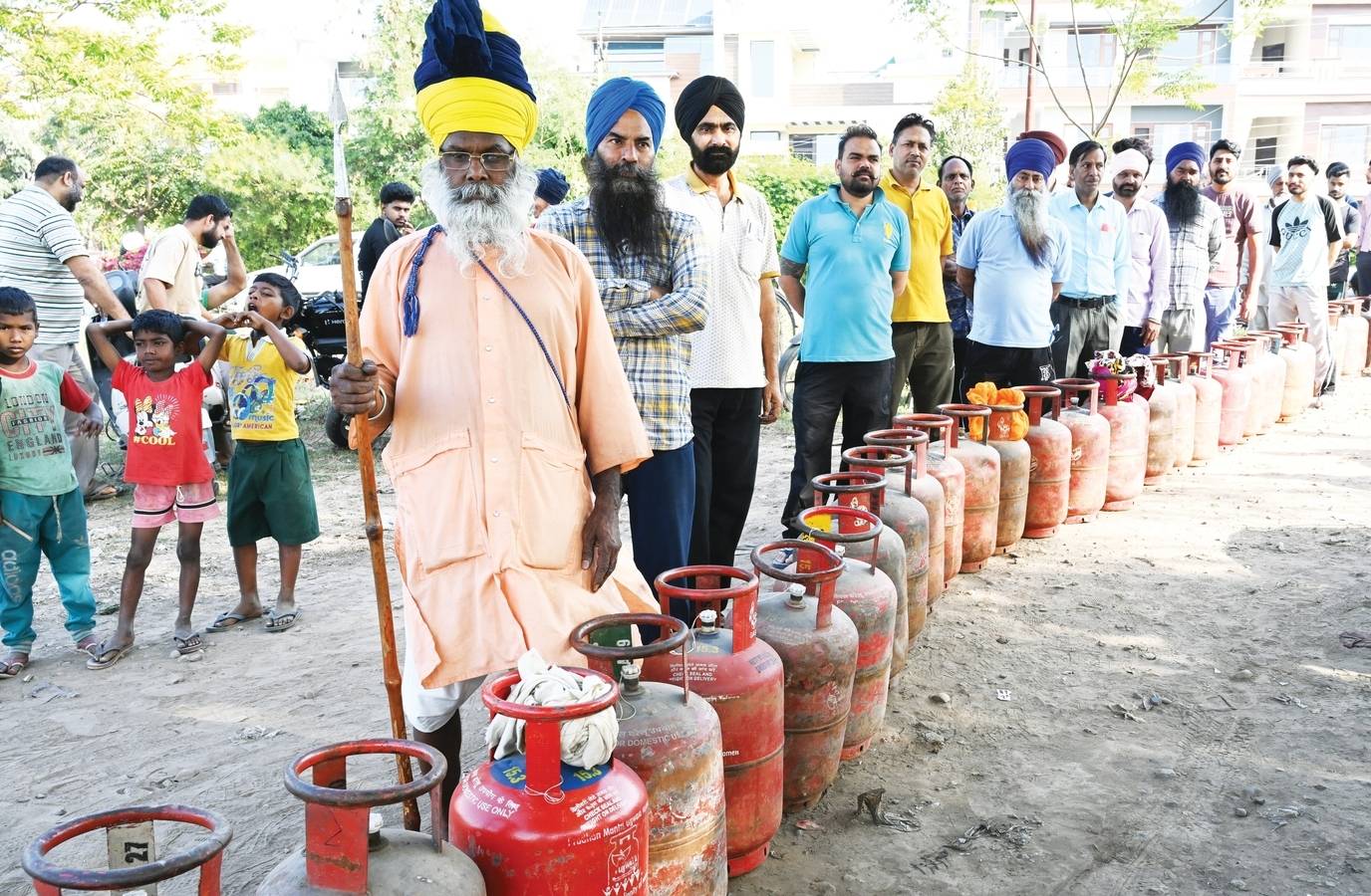 India's LPG Crisis: City-Wise Prices and Black Market Crackdown