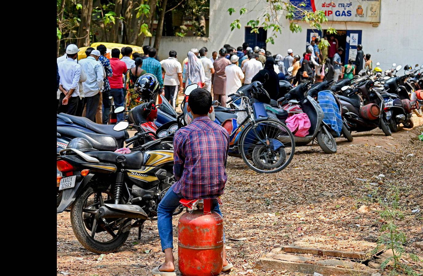India Hotels Face 10-Day LPG Cylinder Shortage