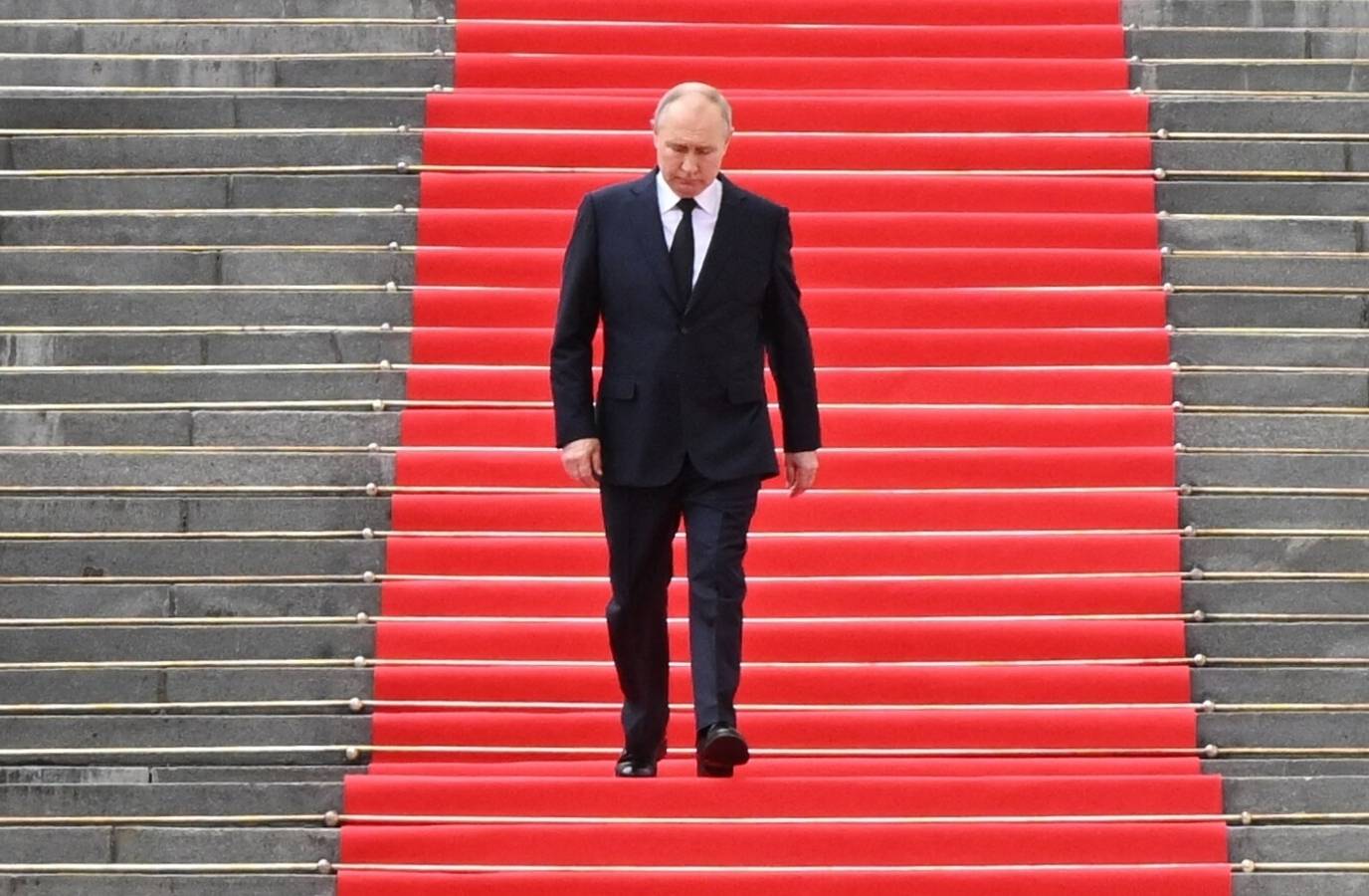 Putin's Oil Windfall: Trump's War on Iran Fuels Russia's Economy