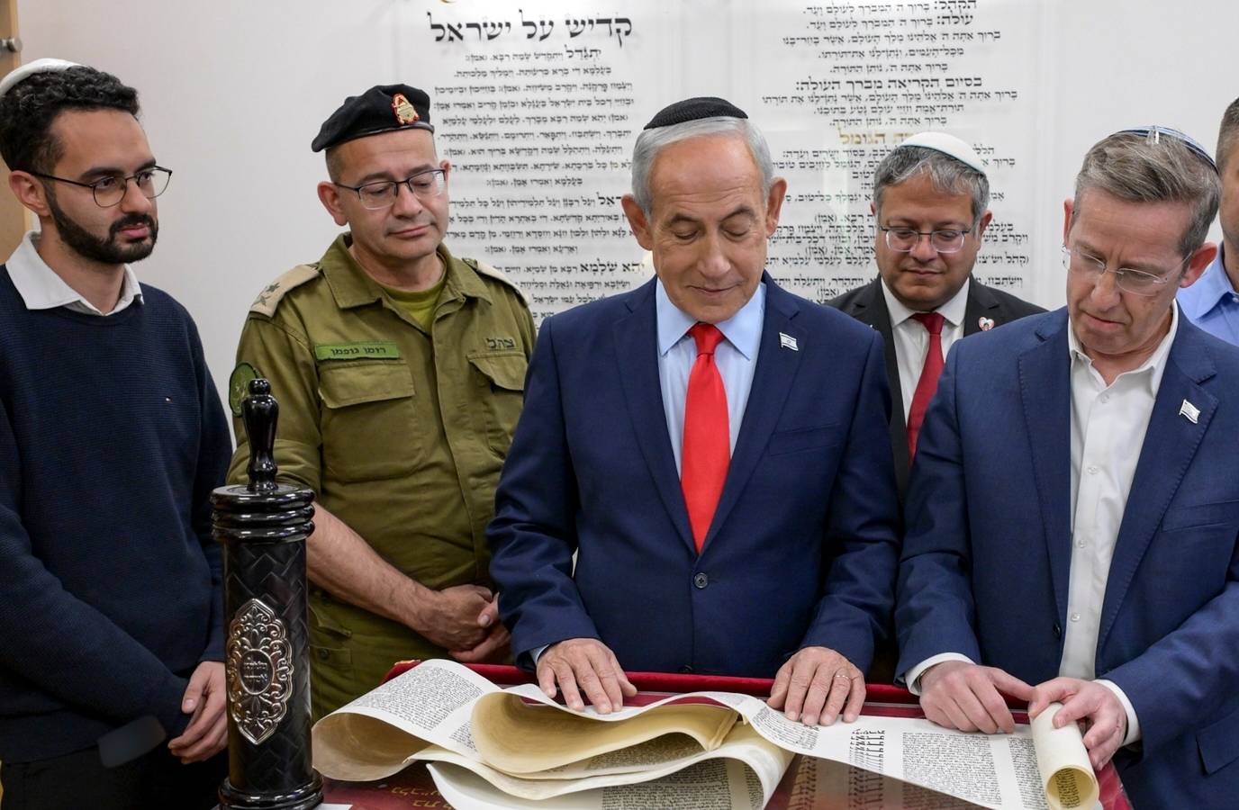 Netanyahu Alive: Debunking AI-Generated Photos and Video Claims of Israeli PM's Death
