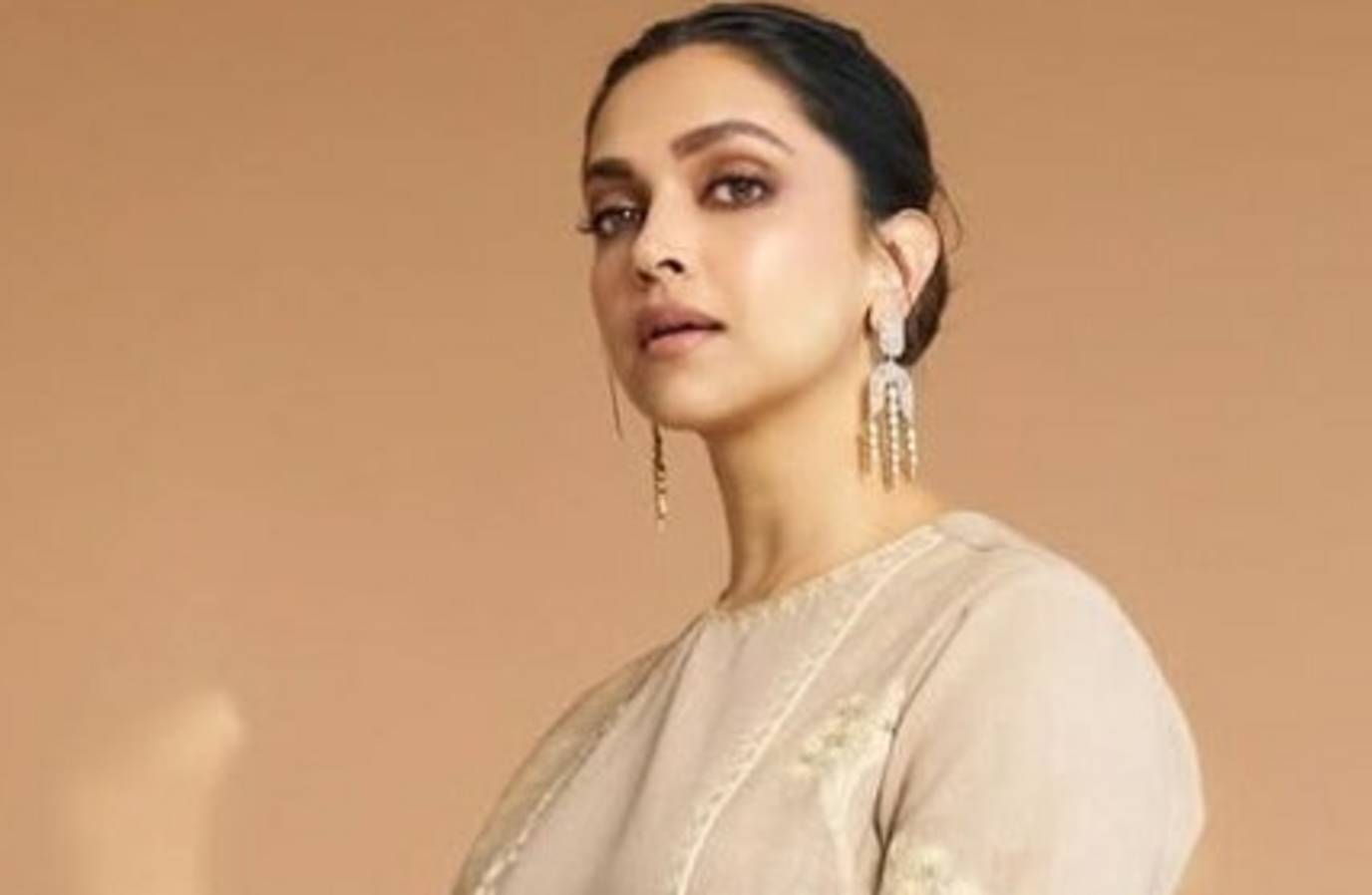 Bollywood Star Deepika Padukone Sounds Alarm on Mumbai's Toxic Air