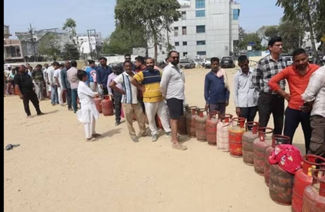 India's Cooking Gas Consumers Must Verify Aadhaar for LPG Subsidy