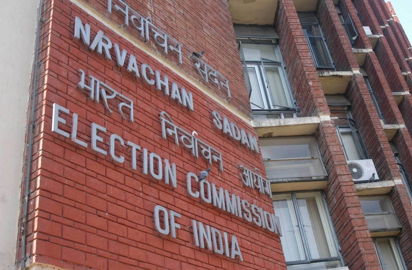 EC Shakes Up Bengal Officials Hours After Poll Schedule Announcement