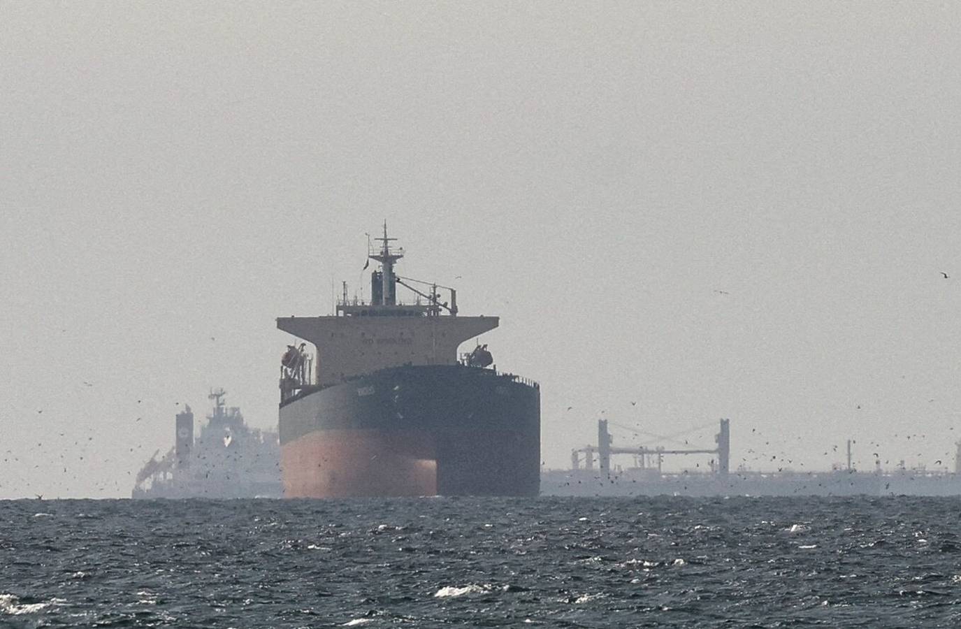 Iran War Escalation Looms as Strait of Hormuz Remains Closed