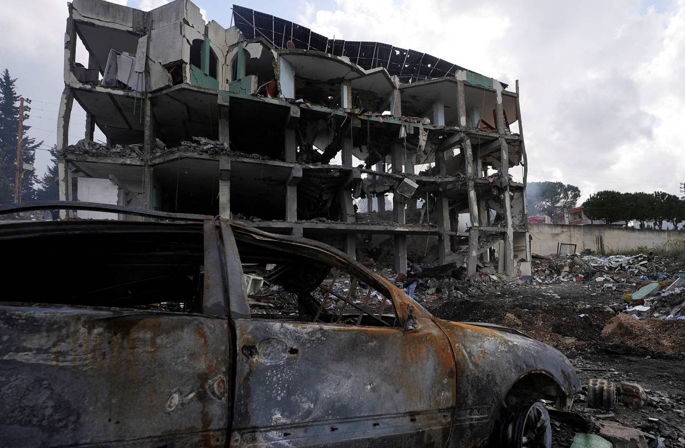 Israel Strikes Beirut's South Amid Escalating Conflict with Hezbollah