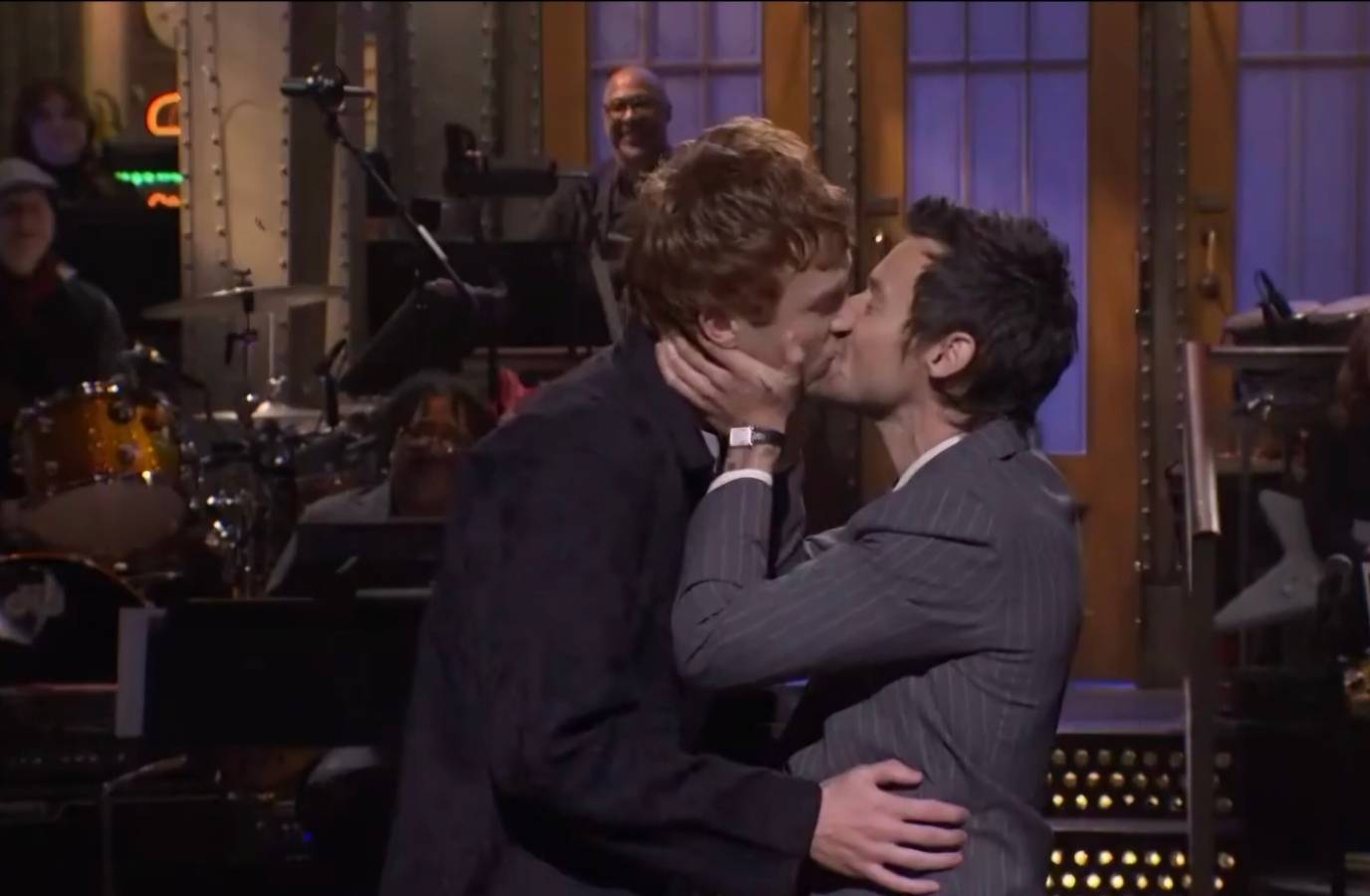 Harry Styles Addresses Queerbaiting Allegations on SNL with a Kiss