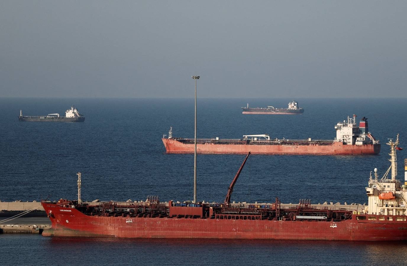 India's Kandla Port Prepares for Surge in Vessels Amid Hormuz Crisis
