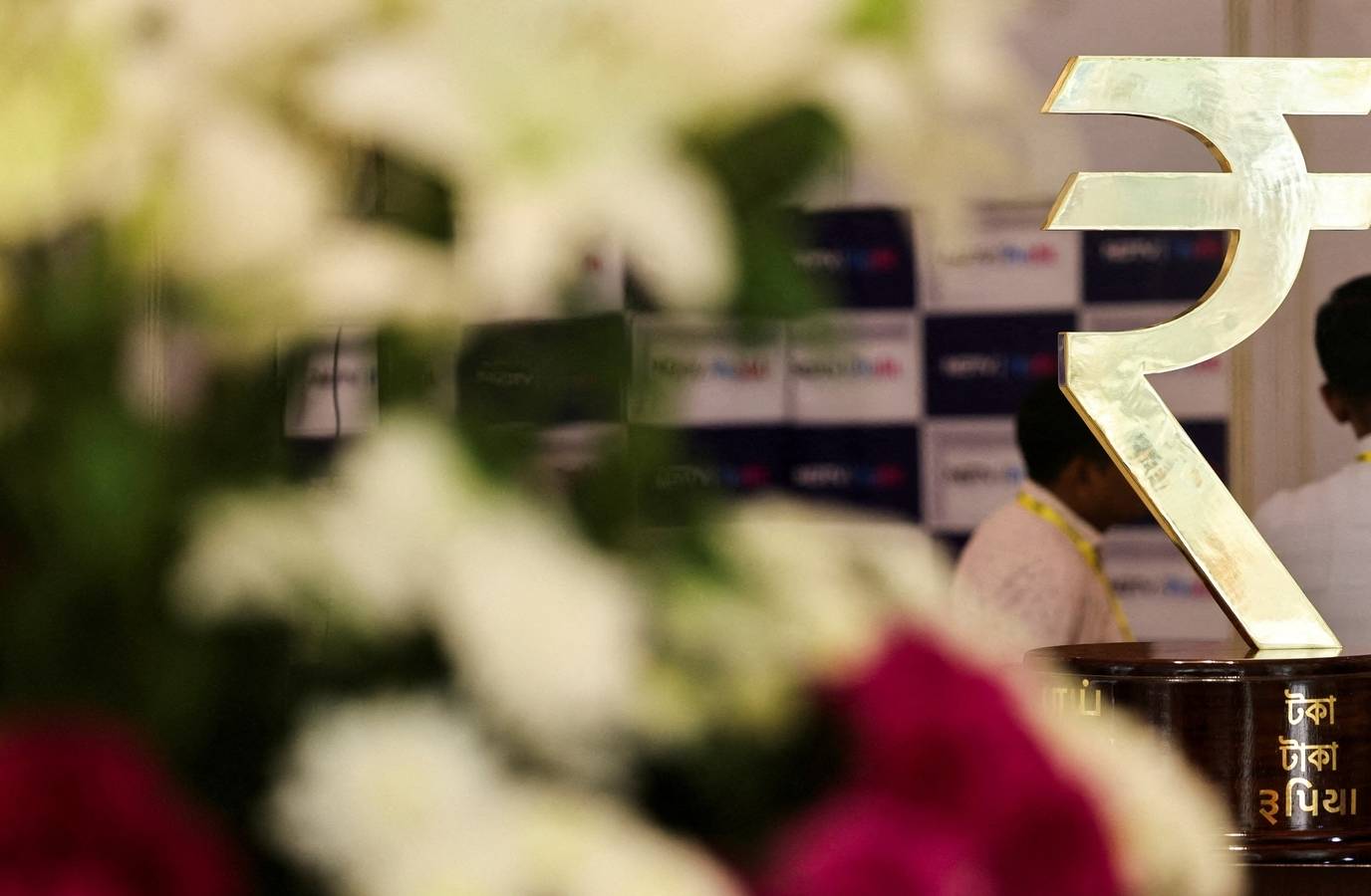 India's Rupee Hits Record Low as Goldman Sachs Warns of 95/Dollar Levels