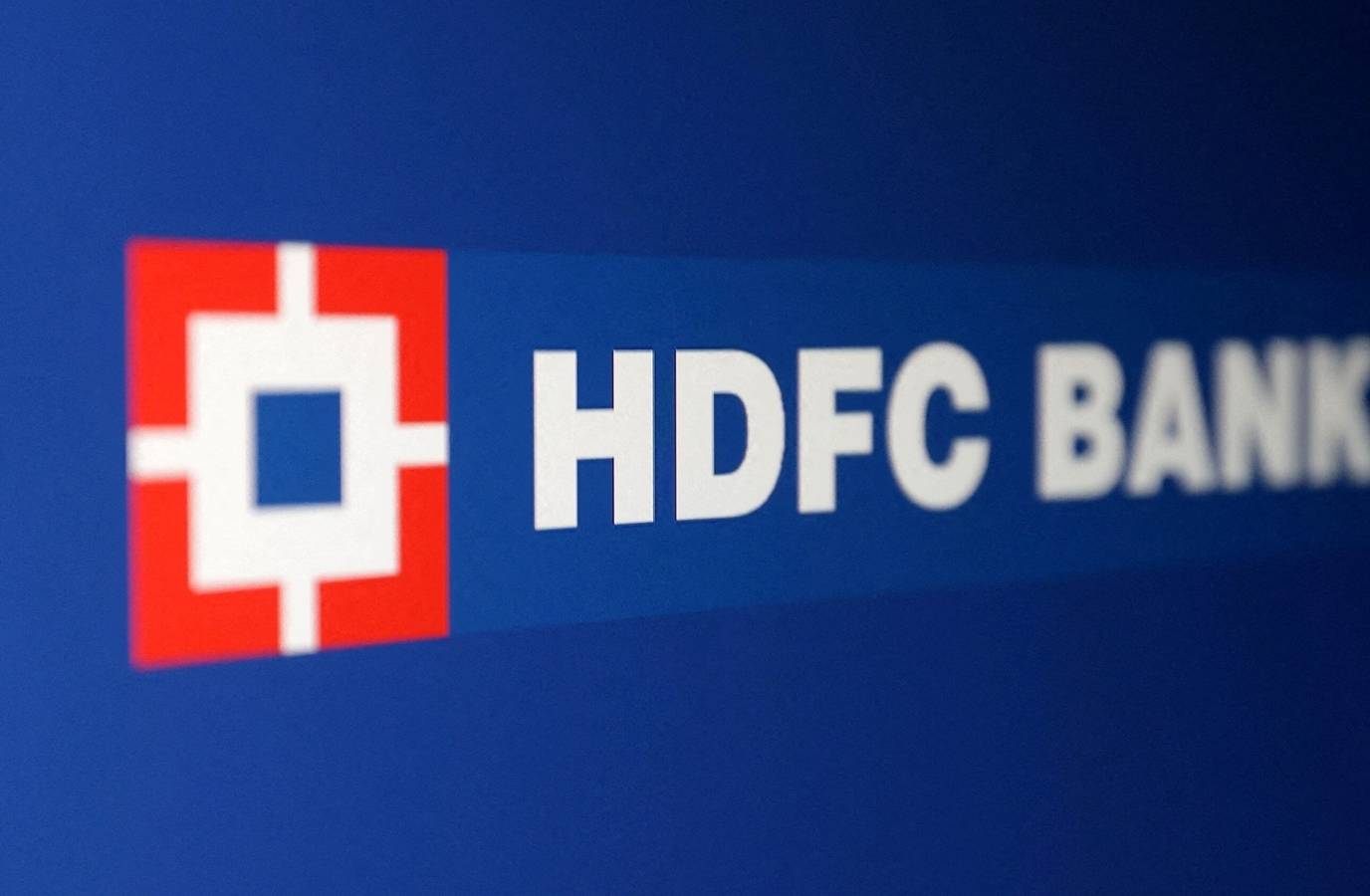 RBI Clears HDFC Bank of Material Concerns Amid Top-Level Resignation