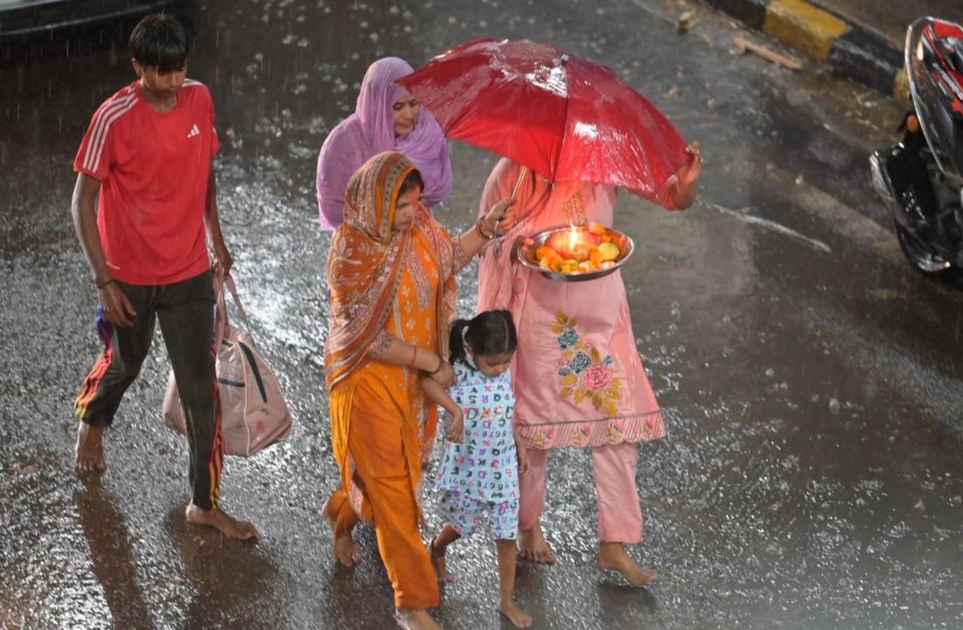 Delhi Braces for Rare Winter Storm: Yellow Alert Issued