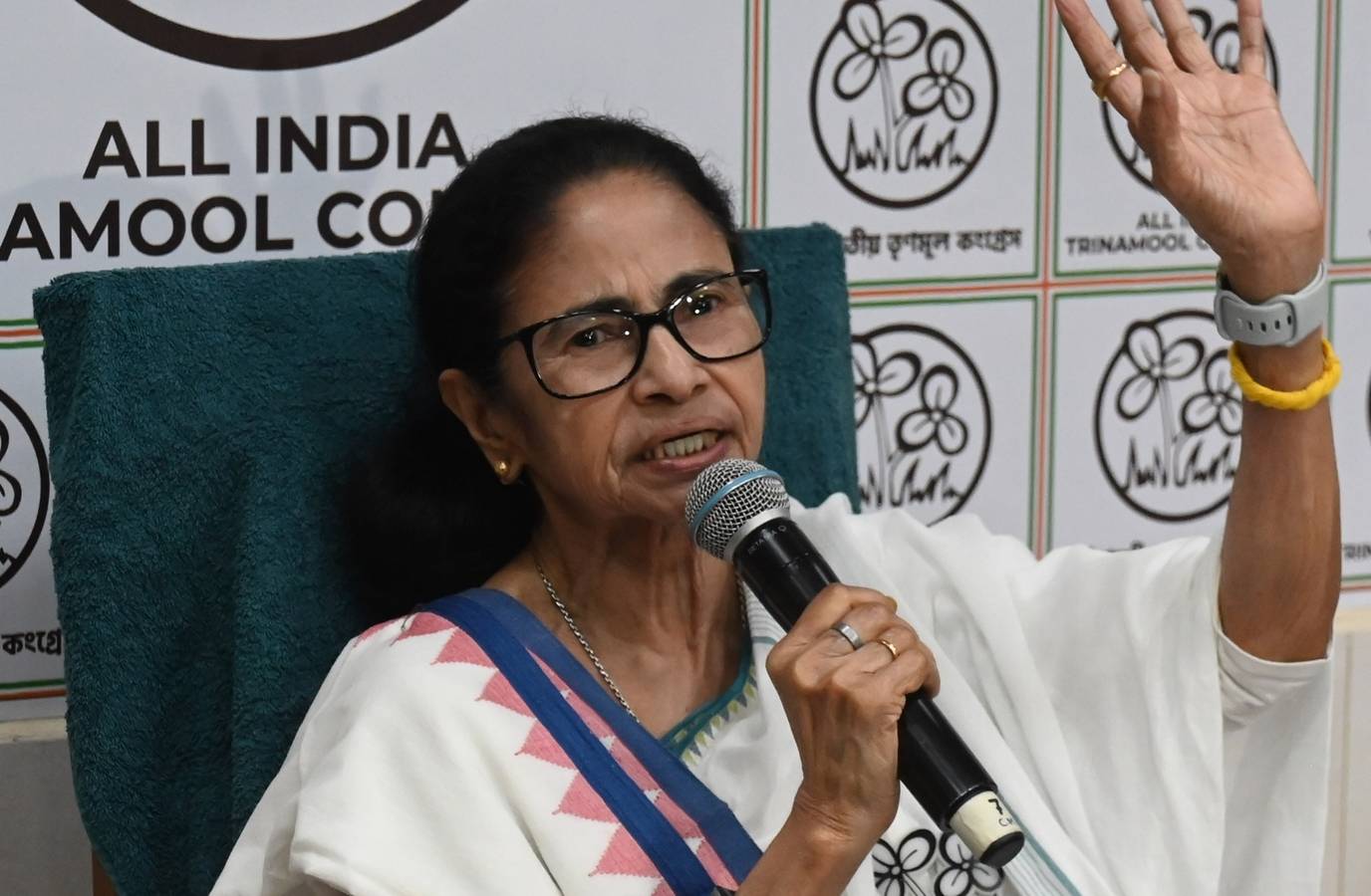 Supreme Court Warns Mamata Banerjee on Interfering with ED Raids