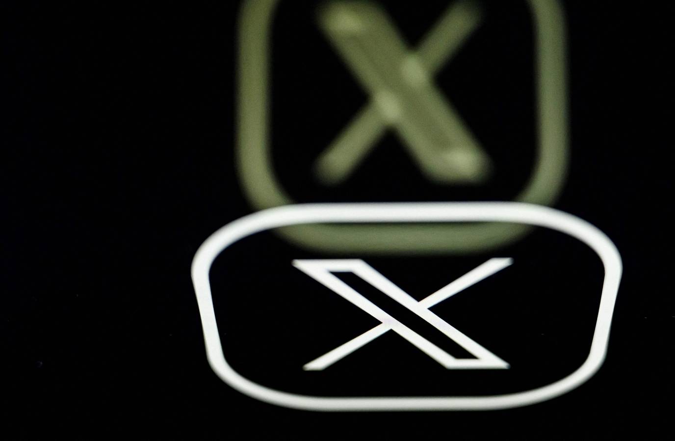 X Suffers Global Outage, Thousands Left in the Dark