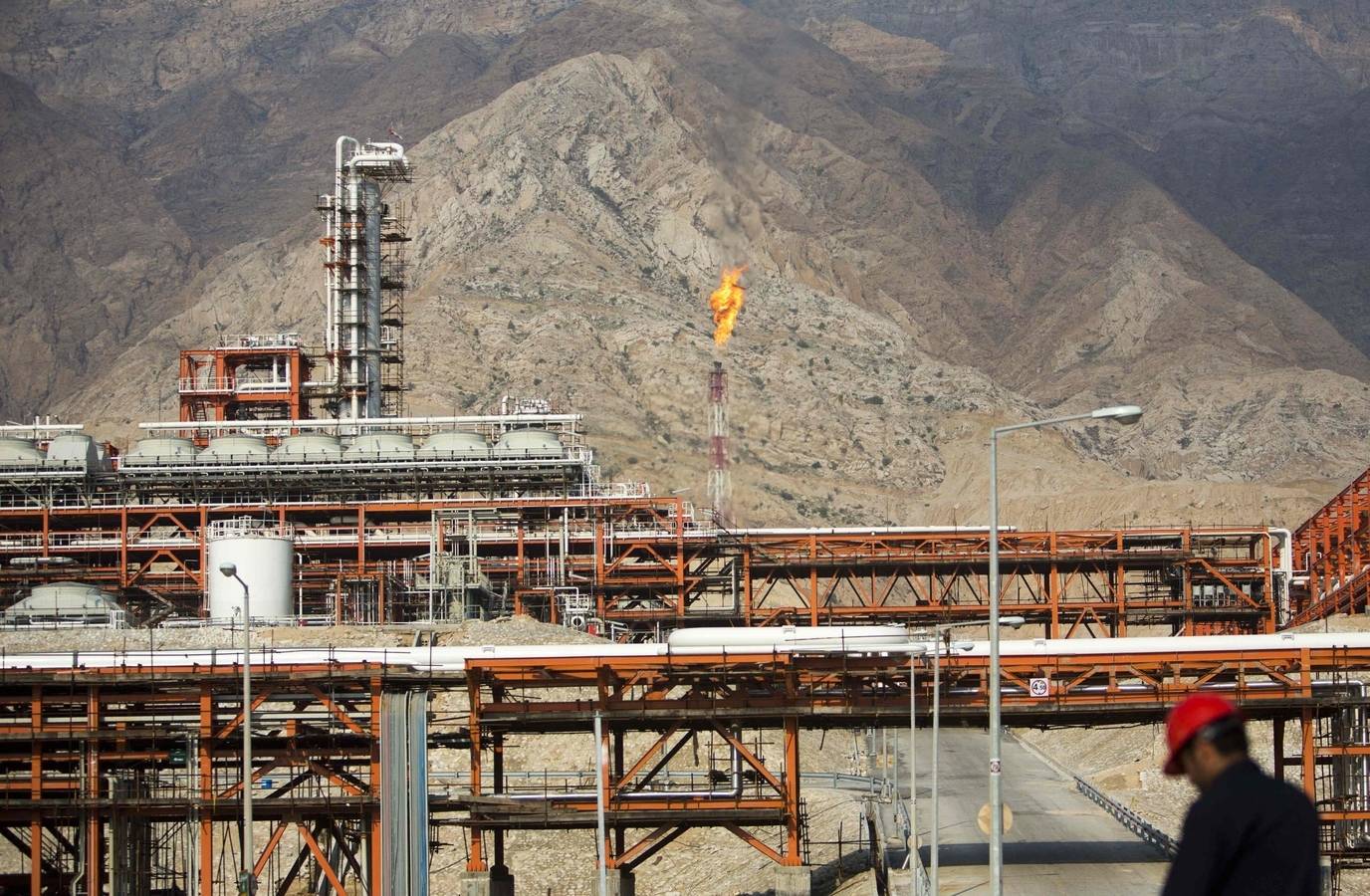 Global Energy Crisis Looms as US-Iran Tensions Hit World's Largest Gas Reserve
