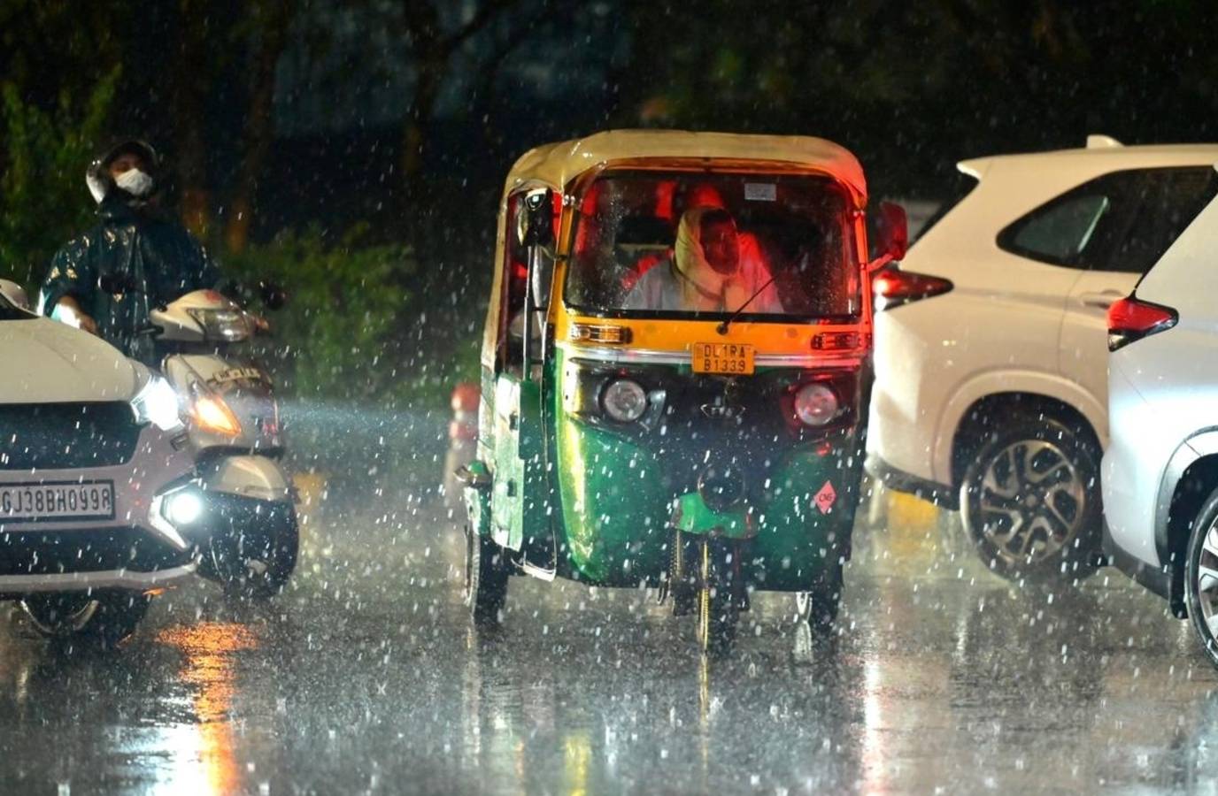 Delhi Wakes Up to Rare Weather System Bringing Rain and Cooler Temperatures