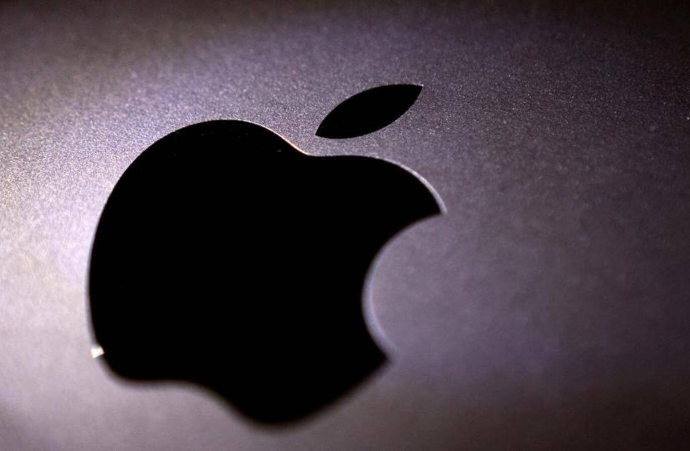 Apple's AI Secret: 2.5 Billion Devices Will Win the AI Race
