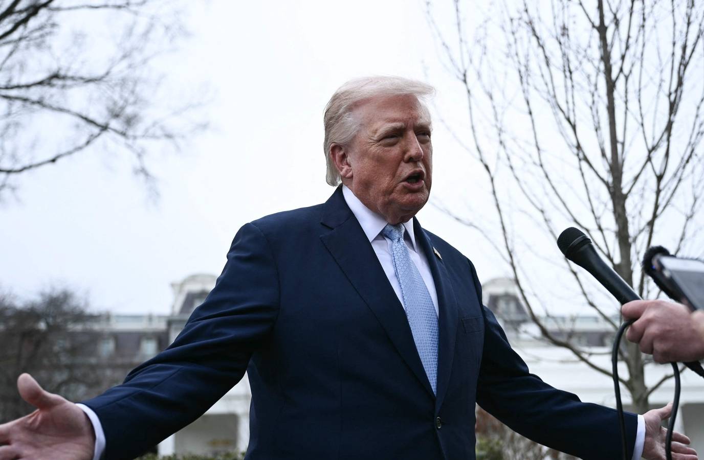 Trump's 100% Approval Claim Debunked: Fact-Checking POTUS's Poll Statement