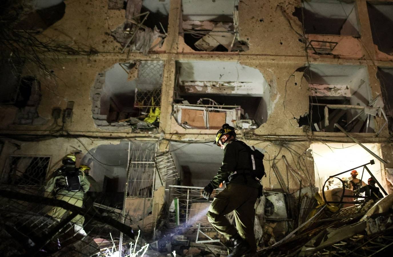 Iran's Retaliation: Missile Strikes Israeli Town Housing Nuclear Facility
