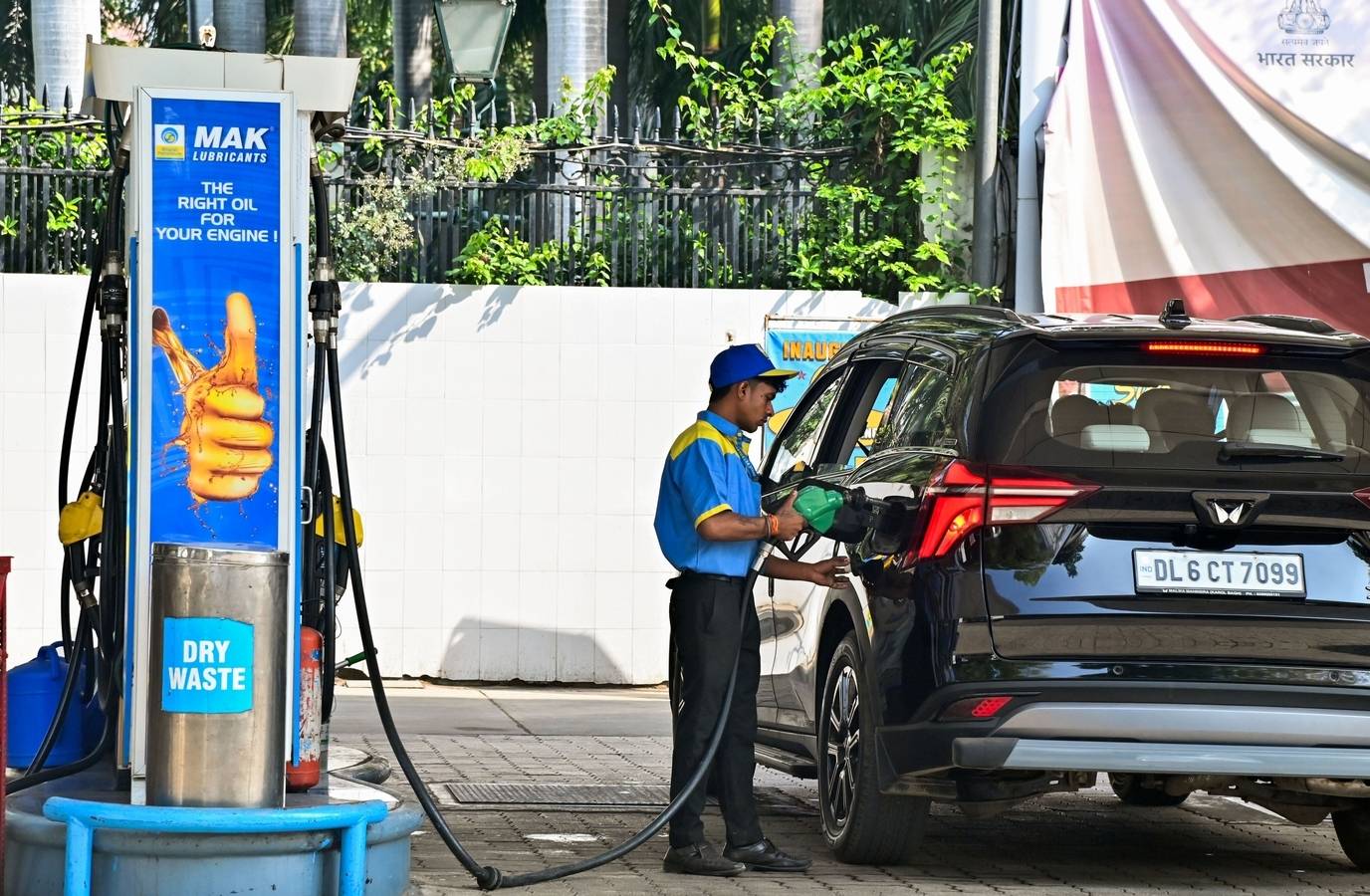 India Holds Pump Prices Amid Record-High Fuel Import Costs