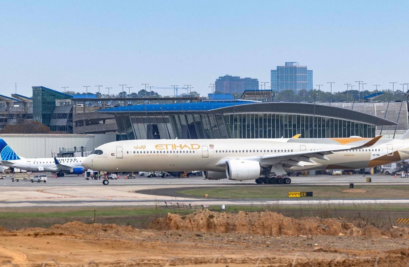 US-Iran Conflict Escalates: UAE Airlines Limit Flights, Oil Prices Soar