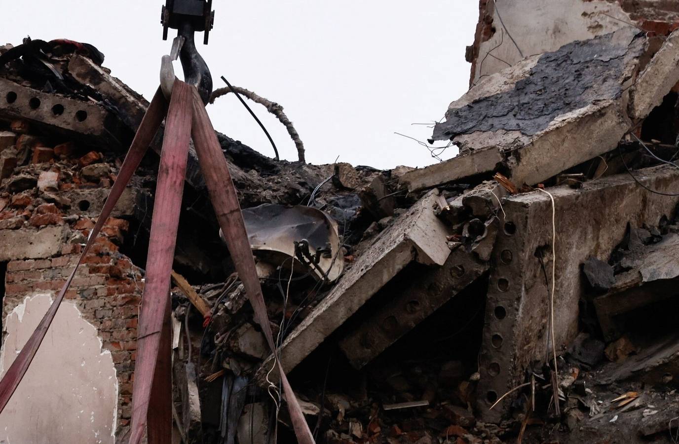 Double Disaster Strikes Istanbul and Qatar: Gas Blast and Helicopter Crash