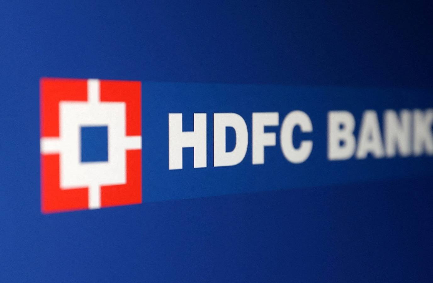 HDFC Bank Probes Chairman's Abrupt Exit Amid Investor Concerns