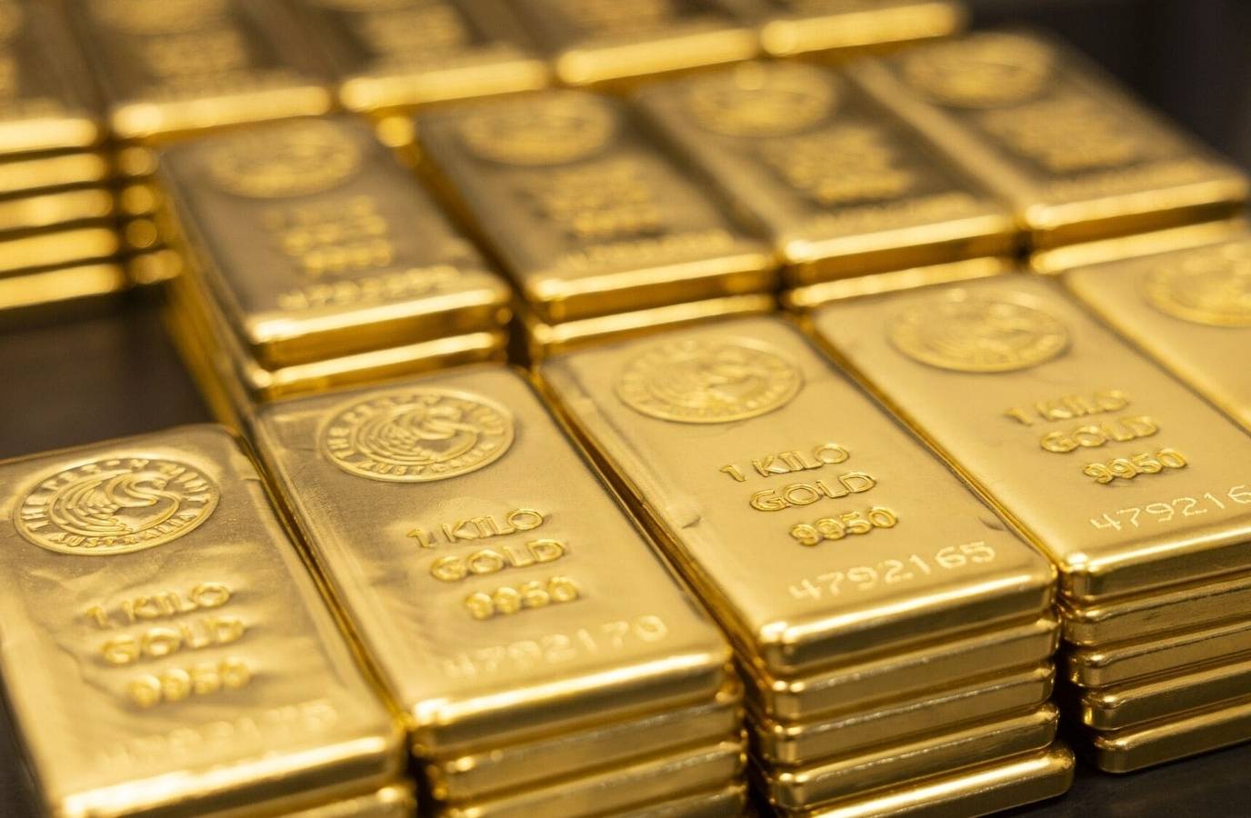 Global Gold, Silver Prices Surge Amid US-Iran War Tensions