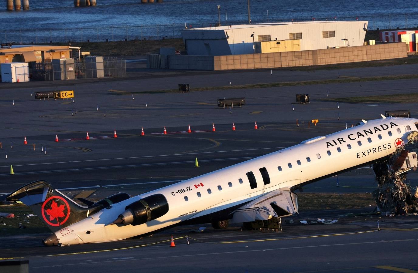 LaGuardia Crash Survivor Recounts 'Crazy 12 Seconds' of Terror and Humanitarian Acts