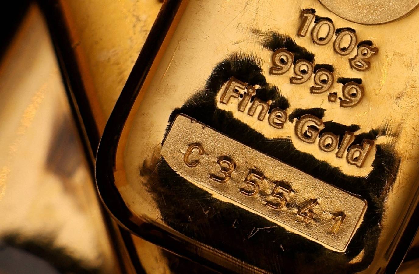 Gold, Silver Prices Unchanged Amid Ongoing Middle East Tensions