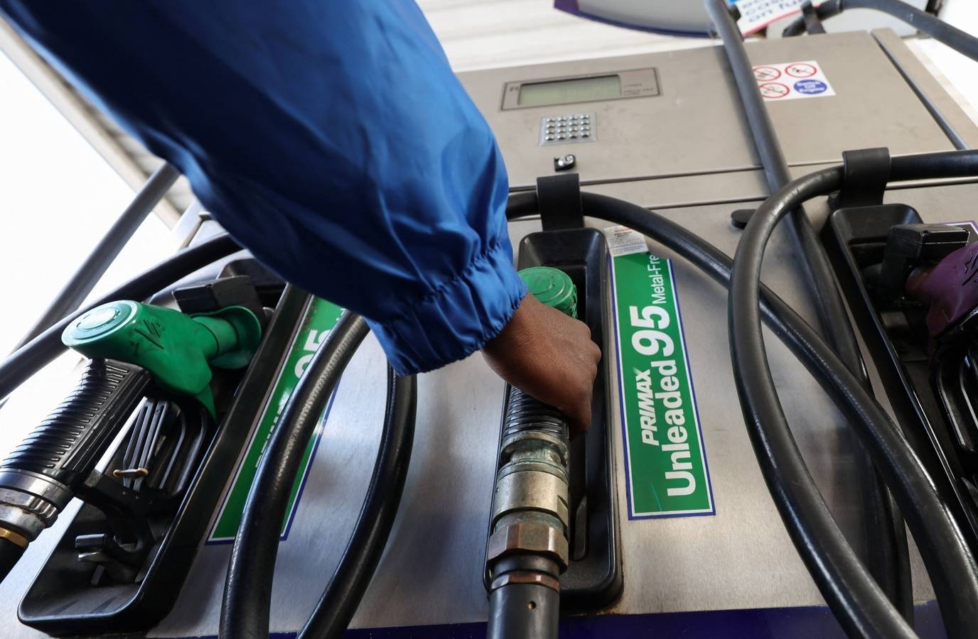 Delhi Petrol Prices Remain Steady Amid Global Oil Market Fluctuations
