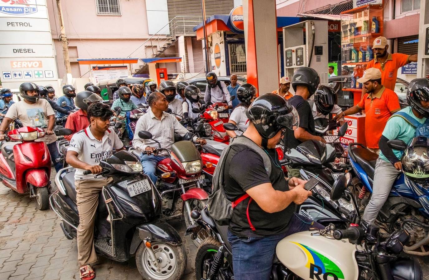 India Clarifies Oil Stock Levels Amid US-Iran Tensions