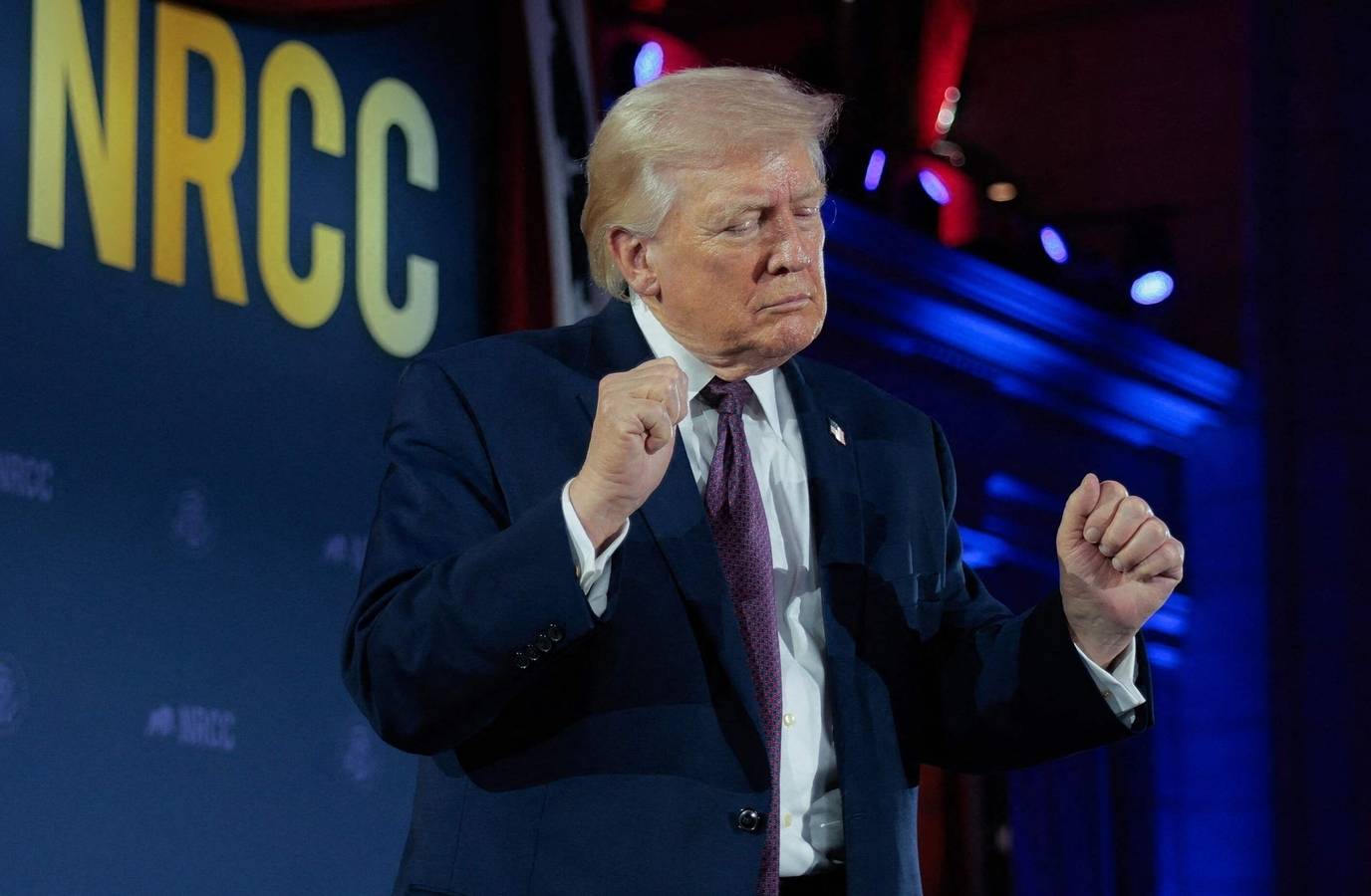 Trump's Cognitive Test Sparks Online Debate Amid Dollar Bill Decision