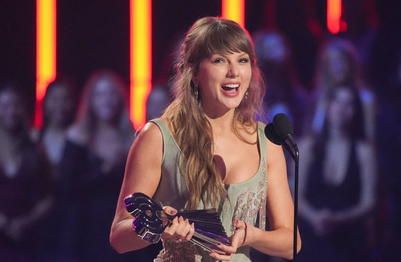 Taylor Swift Wins Big at iHeart Awards, Thanks Fiancé Travis Kelce