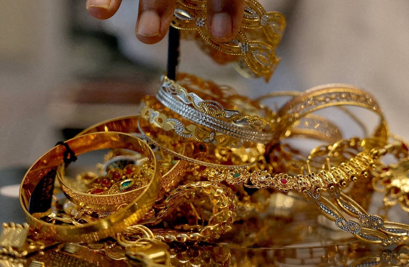 Gold Prices Surge ₹2,000 to ₹1.41 Lakh/10g Amid Global Market Recovery